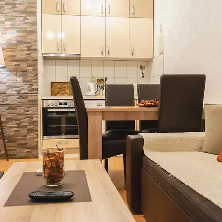Stephanie Orange Apartment Ohrid
