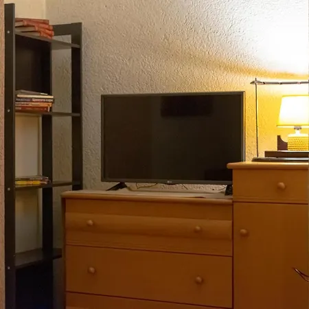 Stephanie Orange Apartment *