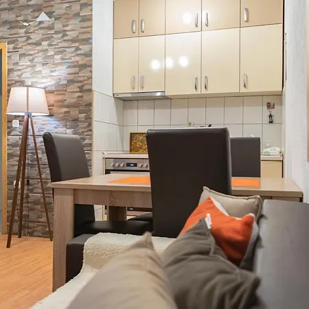 Stephanie Orange Apartment Ohrid